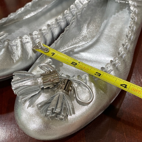 TORY BURCH SILVER LEATHER BALLET FLATS SHOES FESTIVE TASSELS FRONT SIZE 11 NEW - Picture 16 of 16